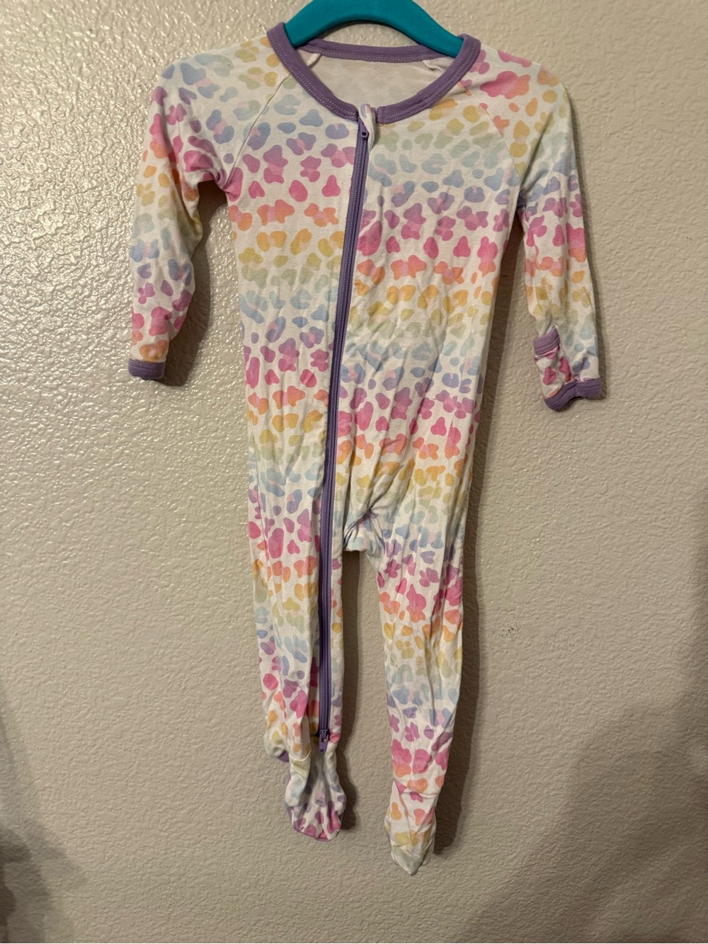 Unbranded Kids One-Piece Footed Pajamas in Pastel Rainbow Hearts